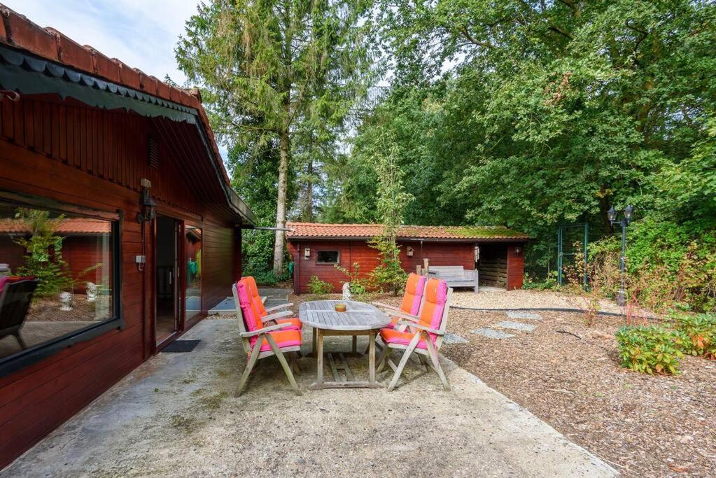 Spacious Wooden Cottage With Infra-Red Sauna At Veluwe Putten Exterior foto