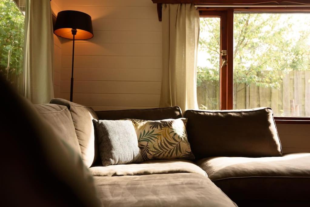 Spacious Wooden Cottage With Infra-Red Sauna At Veluwe Putten Exterior foto