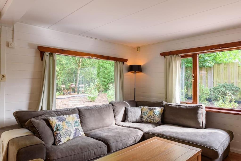Spacious Wooden Cottage With Infra-Red Sauna At Veluwe Putten Exterior foto
