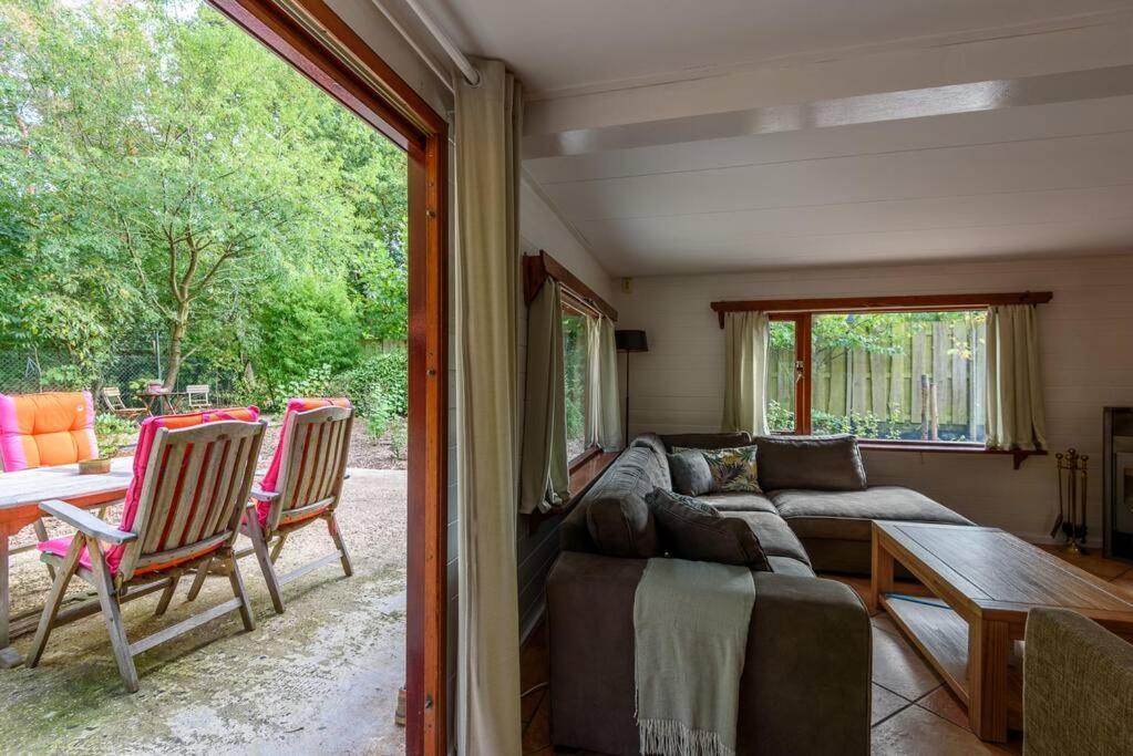 Spacious Wooden Cottage With Infra-Red Sauna At Veluwe Putten Exterior foto